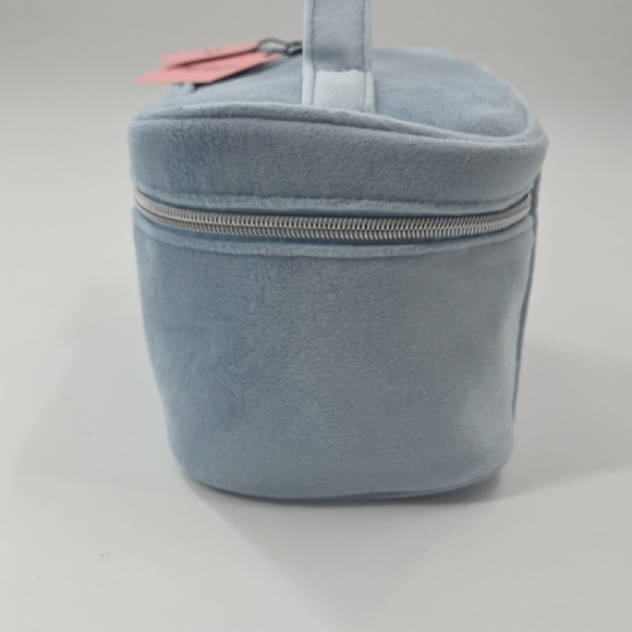 Juicy Couture Light Blue Velvet Cosmetic Case - Picture 7 of 16